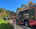 Bild: lei
Auf der B85 bei Königstein sind zwei Autos frontal zusammengekracht. Die Feuerwehr muss mit Spezialgerät eine Schwangere aus dem demolierten Auto herausschneiden. Zwei Rettungshubschrauber waren im Einsatz.