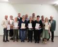 Bild: ffl
Die Ehenbachtaler Schützen aus Holzhammer würdigen verdiente Mitglieder (von links): Josef Zeiler, Manuela Friedl, Margarete Schmidt, Ferdinand Stipberger, Susanne Ulrich, Manfred Siegert, Anneliese Schlögl, Manfred Kick, Brigitte Wittmann, 1. Schützenmeister Florian Friedl, Celina Dolge und Gauschützenmeister Johann Dirrigl.