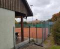 Bild: gi
Im Tennisheim des TC Moosbach sollen die sanitären Anlagen saniert werden. Auch die Grenzbepflanzung am hinteren Ende der Plätze war Thema bei der Jahresversammlung.