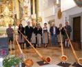 Bild: fvo
Christian Albrecht, Inge Hirschleb, Tom Zilbauer, Doris Völkl, Steffi Daubenmerkl, Andrea Götz, Georg Schmidbauer sowie Maria und Bernhard Träger (von links) beschweren den Besuchern eine besinnliche Stunde in der Kirche.