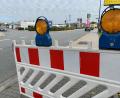 Bild: Gabi Schönberger
Die Absperrungen steht schon bereit. Am Montag und Dienstag sorgt eine Baustelle in der Unteren Bauscherstraße/Ecke Böttger Straße für Verkehrsbehinderungen.
