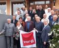 Bild: Attenkofer/exb
Die Gewerkschaft Verdi zeichnete langjährige Mitglieder aus, darunter Altlandrat Hans Schuierer (vorne. Zweiter von rechts).
