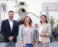 Bild: Stadtmarketing Weiden/exb
Martina Greiner (Mitte) ist die neue Innenstadtmanagerin Weidens. Mit Wirtschaftsförderer Fabian Liedl (links) und,Stadtmarketing-Geschäftsführerin Andrea Schild-Janker arbeitet sie eng zusammen.