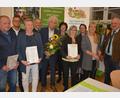 Bild: jr
Beim Kreisverband für Gartenbau und Landschaftspflege gab es einige Ehrungen: (von links) Hubert Ebenhofer, Kreisfachberater Harald Schlöger, Marion Puchta, Kreisvorsitzender Roland Grillmeier, Ehrenvorsitzender Wolfgang Lippert, stellvertretende Kreisvorsitzende Inge Härtl, Maria Frauenholz, Kreisfachberaterin Manuela Pappenberger, Christine Böhm und Bürgermeister Johann Burger.