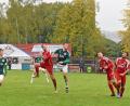 Archivbild: Gebert
Der SV Mitterteich ist seit fünf Spielen ohne Sieg, zuletzt reichte es im Heimspiel gegen den BSC Saas-Bayreuth nur zu einem 1:1. Am Samstag empfangen die Stiftländer die SpVgg Jahn Forchheim. Mauricio Göhlert (Dritter von rechts), der hier auf das Tor des BSC Saas-Bayreuth köpft, muss krankheitsbedingt passen.