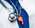 Symbolbild: Daniel Reinhardt/dpa
Bayerns Ärzte und Physiotherapeuten streiken: Statt Anerkennung für ihr Engagement in der Pandemie stehen ihnen nun Leistungskürzungen bevor. Deshalb bleiben auch in der Oberpfalz am Montagvormittag Praxen für zwei Stunden geschlossen.