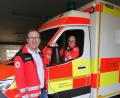 Bild: dob
Die neuen Rettungsdienstleiter des BRK Weiden-Neustadt/WN sind Andreas Scheuner aus Vohenstrauß (am Steuer) und Stellvertreter Christian Putzer aus Altenstadt/WN, ebenfalls ein ehemaliger Vohenstraußer. Scheuner war bisher bereits Stellvertreter vom ehemaligen Rettungsdienstleiter Peter Lischker und rückte somit eine Stufe höher.