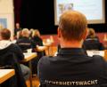 Bild: PP Oberpfalz/exb
Fortbildung zu verschiedenen Themen steht auf einem Treffen von rund 70 Mitgliedern der Oberpfälzer Sicherheitswachten auf dem Programm.