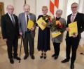 Bild: hmr
Beim Ehrenabend der Stadt Waldsassen in der Aula des Klosters (von links) Zweiter Bürgermeister Karlheinz Hoyer mit den Geehrten Günther Juba, PhDr. Marcela Brabačová, Dr. Annemarie Schraml und Erster Bürgermeister Bernd Sommer.