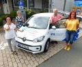 Bild: whü
Vorstand Konrad Schäffler (Zweiter von rechts) übergab die Autoschlüssel für den VW an Leiterin Maria Reiß, die Assistentin der Geschäftsleitung, Anita Kleber, und Stellvertretende Vorsitzende der Diakonie, Carola Pfau (von links).