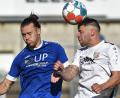 Bild: Büttner
David Bezdicka (links) und der Abtswinder Kevin Steinmann liefern sich ein Kopfballduell. Die SpVgg SV Weiden musste am Samstag mit einem 1:1 gegen den starken TSV Abtswind zufrieden sein.