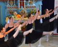 Bild: fjo
Verschiedene Ensembles des B.I.S-Balletts aus Weiden tanzen sich in die Herzen des Publikums bei der M.U.T-Benefizveranstaltung.