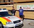 Bild: lei
Bei der Übergabe in Pürschläg, Leiter der HVO, Tobias Hofmann (links) und Leander Strobel vom Sägewerk und Holzhandel Strobel.