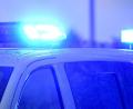 Bild: Carsten Rehder/dpa/Symbolbild
Blaulichter leuchten auf dem Dach eines Polizeifahrzeugs.