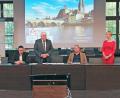 Bild: Landkreis Tirschenreuth/exb
Sachgebietsleiter Tobias Gabel, Kreisseniorenbeauftragten Peter Gold und Manfred Häfner (Betreuungsstelle) waren beeindruckt vom Vortrag von Maria Kammermeier (von links).