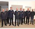 Bild: gi
Die Feuerwehr Burgtreswitz hat zwei neue Führungskräfte. Zum 1. Kommandanten wurde Matthias Meiller (Vierter von links) und zu seinem Stellvertreter Johannes Hartinger (Dritter von links) gewählt.