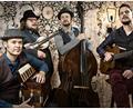 Bild: Tobias Guttmann/exb
Mit traditionellen Instrumenten wie Geige, Akkordeon, Steirischer Harmonika, Gitarre, Kontrabass und Posaune ist das Tyrol Music Project unterwegs.