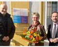 Bild: wku
Vorsitzender Matthias Rechholz (links) und Pfarrer Stefan Fischer (rechts) verabschiedeten Heidi Himmelhuber mit Dank für ihr jahrzehntelanges Engagement in den Ruhestand.