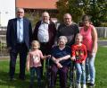 Bild: bnr
Im Kreise seiner Familie feierte Josef Puff seinen 85. Geburtstag. Die Glückwünsche der Stadt Pfreimd überbrachte Bürgermeister Richard Tischler (links).