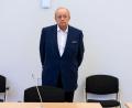 Bild: Sven Hoppe/dpa
Alfons Schuhbeck, Koch und Unternehmer, steht vor Prozessbeginn als Angeklagter im Gerichtssaal im Landgericht München I.