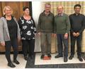 Bild: wro
Die Führung des Caritasvereins Fuchsmühl ist wieder komplett. Vorsitzender Pfarrer Joseph (rechts) und Dritter Vorsitzender Wolfgang Braun (Dritter von links), die von Amts wegen den Verein leiten, gratulierten Silke Bächer und Michaela April (von links) zum einstimmigen Votum.
