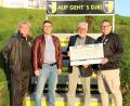 Bild: prh
Insgesamt 7000 Euro spendete der DJK-Förderverein Fußball mit Vorsitzendem Markus Zimmermann (rechts) und Stellvertreter Armin Aichinger (Zweiter von links) für verschiedene Projekte. Darüber freuten sich DJK-Vorsitzender Rupert Troppmann (Zweiter von rechts) und stellvertretender Abteilungsleiter Fußball Thomas Hauer (links).