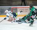 Bild: Andreas Klupp
Die Blue Devils gewannen am Freitag das Top-Spiel bei den Höchstadt Alligators mit 5:2. Das Bild zeigt eine Flugeinlage von Edgars Homjakovs vor dem Kasten der Gastgeber.