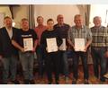 Bild: fpoz
Treue Mitglieder ehrte der SV Poppenreuth. Im Bild von links Zweiter Bürgermeister Mario Rabenbauer, Rainer Schultes, Patrick Schraml, Ramona Hasenfürter, Bernhard Biersack, Gerald Albert und Vorsitzender Heribert Pickert.
