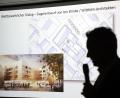 Bild: Wolfgang Steinbacher
Baureferent Markus Kühne zeigte den 40 Mitgliedern des Bürgerrats auch den Grund, warum sie überhaupt zusammenkommen: den Entwurf von Ten Brinke für das Bürgerspital-Areal. Weil den die Mehrheit der Bürger im Bürgerentscheid abgelehnt hat, gibt es jetzt das Gremium aus zufällig ausgewählten Bürgern.