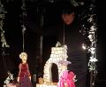 Bild: Grundschule Waldsassen/exb
Beim Figurentheater in der Grundschule Waldsassen ließ Thomas Niekamp auch die englischen Stiefschwestern auftreten – "Potatia" kugelrund im rosa Kleid und "Cocumbia" spindeldürr und mit langer Nase.
