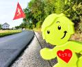 Bild: ubb
Die Plastikfiguren mit der Bezeichnung Streetbuddy sollen Verkehrsteilnehmer vor spielenden Kindern warnen. Allerdings müssen sie korrekt positioniert werden, so dass die Männchen nicht selbst eine Gefährdung darstellen.