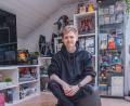 Bild: sfo
Dominik Mark aus Krummennaab sammelt Videospiele, Filme, Figuren, Sammelkarten, Comics und Spielekonsolen. In seinem Wohnzimmer stehen mehrere gefüllte Regale mit seinen Stücken. Sein Hobby teilt er auf Instagram, wo er eine Fangemeinde aus fast zehntausend Menschen hat.
