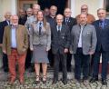 Bild: Reinhard Bauer/exb
Andrea Hofmann wurde zur Vorsitzenden gewählt. Reinhard Bauer (links) ist ihr Stellvertreter. Mit im Bild: Kreisvorsitzender Thomas Semba, Bürgermeister Bernhard Schindler und Ehrenmitglied Alois Praller (von rechts) und die anwesenden Jubilare.
