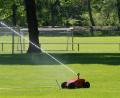 Symbolbild: Paul Zinken/dpa-zb-Zentralbild/dpa
Der TSV Pressath konnten im heißen Sommer nur den A-Platz bewässern.