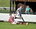 Bild: Hubert Ziegler
Jakob Guttenberger (links) vom TSV Königstein grätscht hier gegen Lukas Härtl. Der Schmidmühlener erzielte den Siegtreffer im Spitzenspiel der Kreisliga Süd.