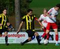 Bild: ham
Der Weidenthaler Kapitän Michael Hösl (Zweiter von links) und seine Teamkollegen taten sich gegen den TSV Tännesberg lange schwer, siegten aber am Ende verdient mit 3:0.