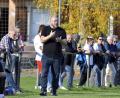 Bild: Hubert Ziegler
Andreas Schinhammer, Trainer TuS Hohenburg, blieb noch das ganze Spiel über auf dem Platz. Aber danach fuhr er sofort ins Krankenhaus nach Sulzbach-Rosenberg.