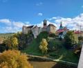 Bild: Tobias Gabel/Landratsamt Tirschenreuth/exb
Blick auf „Das Böhmische Rothenburg“: Die Altstadt von Loket mit Burg.