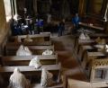 Bild: hcz
Reglos sitzen die "Geister"- Gestalten in den Bänken. der St. Georgskirche in Lukovà. Die "Freien Fotografen Weiden" (vorne stehend) fotografierten.