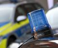 Symbolbild: Hendrik Schmidt/dpa
Am Mittwochvormittag durchsuchte die Polizei sieben Wohnungen in den Landkreisen Schwandorf und Cham. Gegen die Beschuldigten lag der Verdacht des illegalen Handels mit Drogen vor.