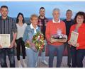 Bild: jr
Jahrzehntelang treue Mitarbeiter ehrte der Malerbetrieb Blechinger. Unser Bild zeigt (von links) Manuel Bassek, Katharina Blechinger, Seniorchefin Jutta Blechinger, Geschäftsführer Ralph Blechinger, Albert Fischer sowie Axel und Jutta Blechinger.