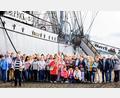 Bild: Ludwig König/exb
Die Reisegruppe kam an der Gorch Fock zum Erinnerungsfoto zusammen.