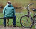 Symbolbild: Patrick Pleul/dpa
Depressionen sind bei älteren Menschen weit verbreitet. Experten aus dem Landkreis raten dazu, Warnsignale ernst zu nehmen.