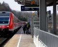 Archivbild: Stephan Huber
Am Bahnhof Neukirchen bei Sulzbach-Rosenberg werden die Züge nach Regensburg und Neustadt geteilt. Bisher werden beide Strecken mit Dieselzügen bedient. Künftig soll die Strecke von Nürnberg nach Schwandorf und weiter nach Regensburg elektrifiziert werden.