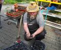 Bild: ads
Christian Dotzler vom Hortus-Bios in Großschönbrunn mit Terra Preta.