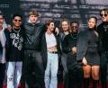 Bild: Niklas Marc Heineke/exb
Regisseur Pascal Schröder (von links) mit den Darstellern von "The Social Experiment" Esmael Agostino, Elmo Anton Stratz, Gustav Strunz, Autorin und Darstellerin Raffaela Kraus, Thapelo Mashiane, Emilia Djalili und Marven-Gabriel Suarez-Brinkert.