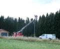 Bild: eib
Dank der Drehleiter der FFW-Schönsee, bedient von Manfred Ehrenthaler vom Bauhof, geht die Montage der neuen, energiesparenden Scheinwerfer schnell und kostengünstig über die Bühne.