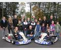 Bild: kro
Die erfolgreichsten Kartfahrer des AC Waldershof, (vorne von links) Leni Reithmeier, Florian Ernstberger und Nils Bauer. Dahinter die weiteren Nachwuchsfahrer mit den Trainern und Betreuern.