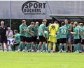 Archivbild: Hubert Ziegler
Die Spieler des 1. FC Rieden stimmen sich mit Trainer Josef Fleischmann (links) auf das Spiel ein. Zu Gast am Sonntag ist Mitaufsteiger SV Schwandorf-Ettmannsdorf II.