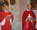 Bild: jr
Pfarrer Thomas Meier (rechts), Seelsorger bei den Regensburger Domspatzen, führte den jüngsten Resl-Gebetstag als Hauptzelebrant und Prediger an. Mit im Bild Pfarrseelsorger Pater Benedikt Leitmayr.